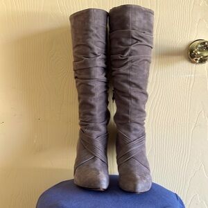 Donald Pliner gray suede Boots